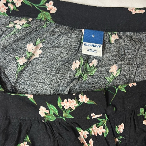 Floral Black Dress with Green and White Accents - Picture 8 of 8